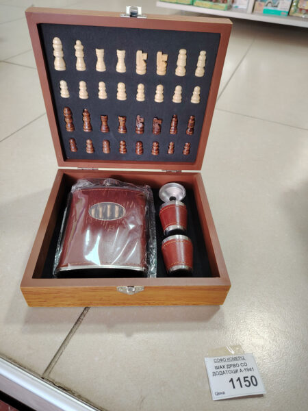 Шах дрво со дадатоци